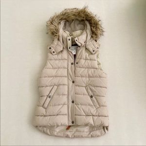 Beige puffy vest with fur detachable hoodie
